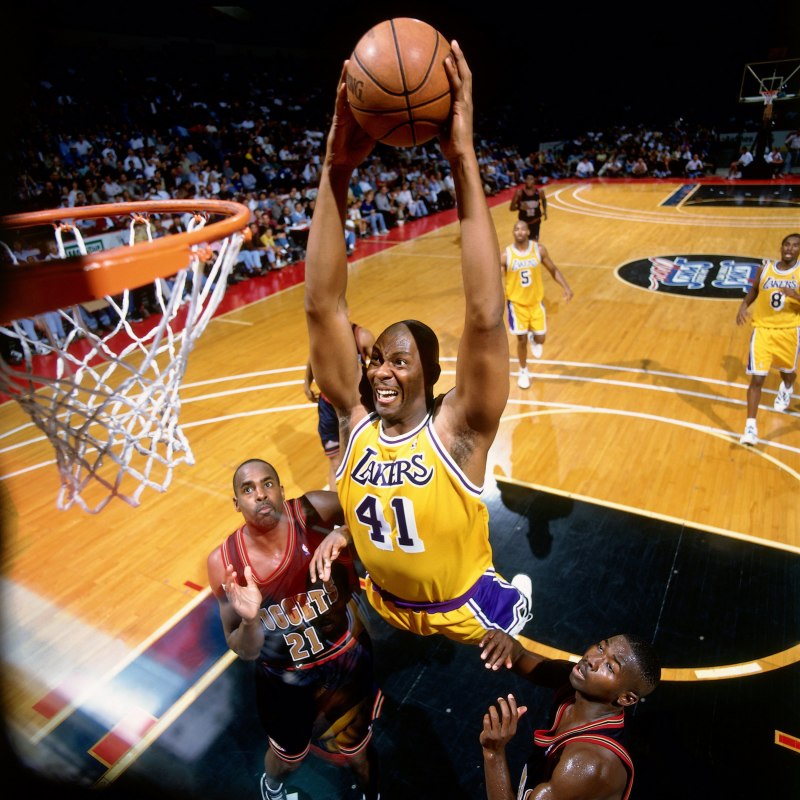 Umrl nekdanji prvak lige NBA Elden Campbell pri 57 letih.