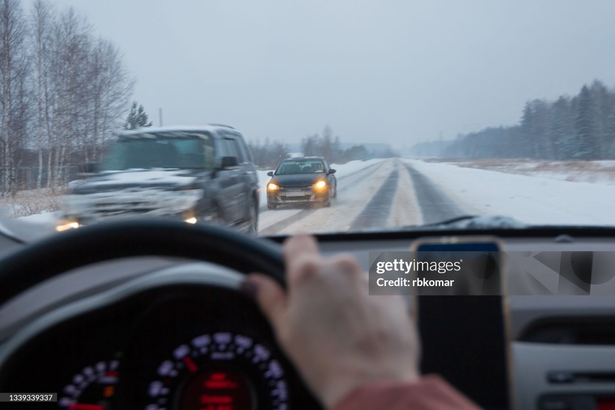 Močno sneženje in zimska neurja povzročali težave v ZDA in Pakistanu