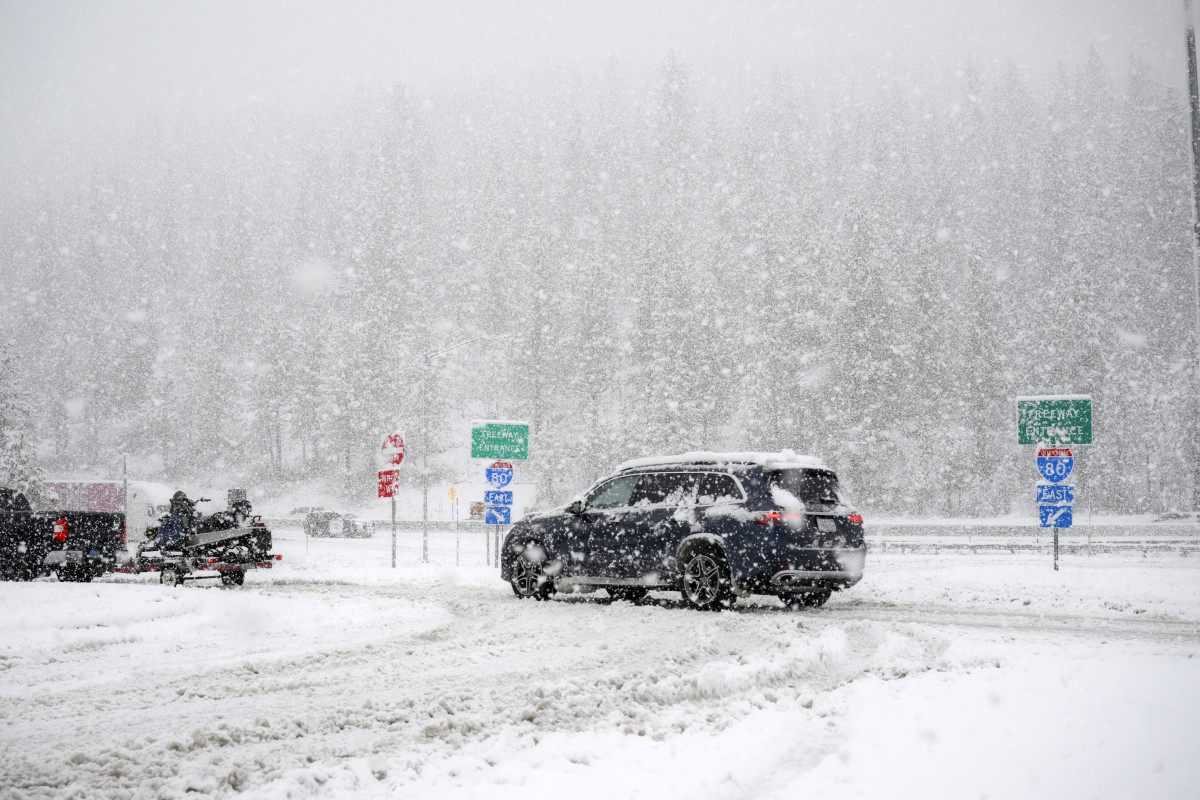 Silvestrovo in novo leto v ZDA zaznamovano z mrazom in sneženjem, ponekod tudi topleje