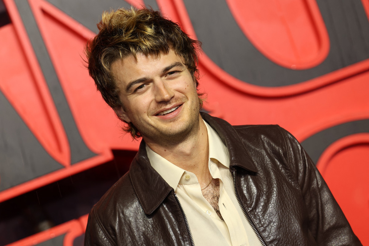 'Stranger Things' Star Joe Keery Tops Taylor Swift With Hit Song