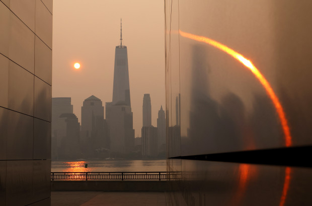 Eerie Photos Show NYC Landmarks Shrouded in Wildfire Haze 3 Eerie Photos Show NYC Landmarks Shrouded in Wildfire Haze