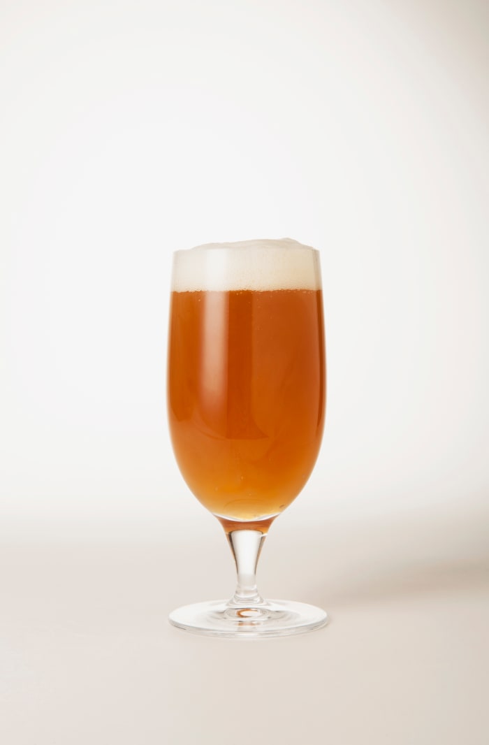 The Right Temperature to Drink Different Beers, from IPAs to Stouts Men's Journal