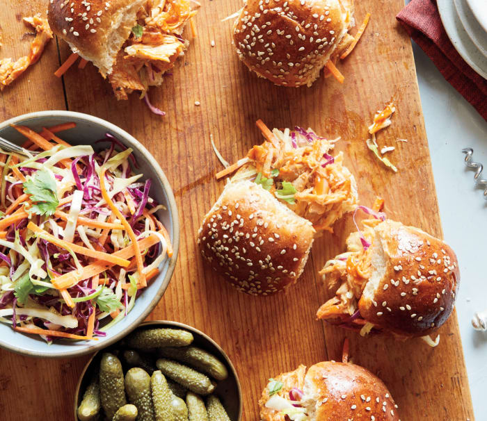 Recipe How to Make Slowcooker Barbecue Chicken Sliders with Coleslaw