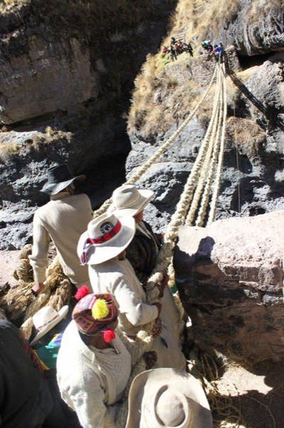 320263_437378686303647_2081191288_n