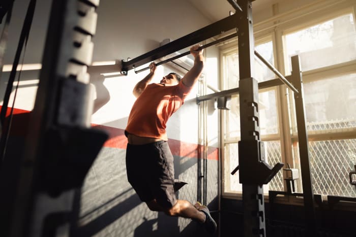 Kipping pullup