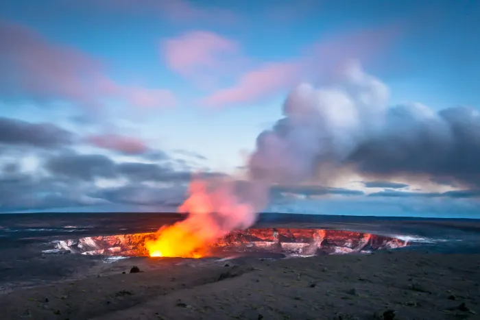 Das ist der Anfang vom Ende - Pagina 14 Hawaiis-kilauea-caldera-at-twilight