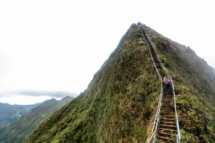 hikers-on-the-haiku-stairs-otherwise-kno