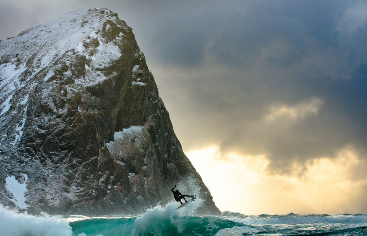 SURFING Wallpaper: Issue 9, 2015 - Surfer