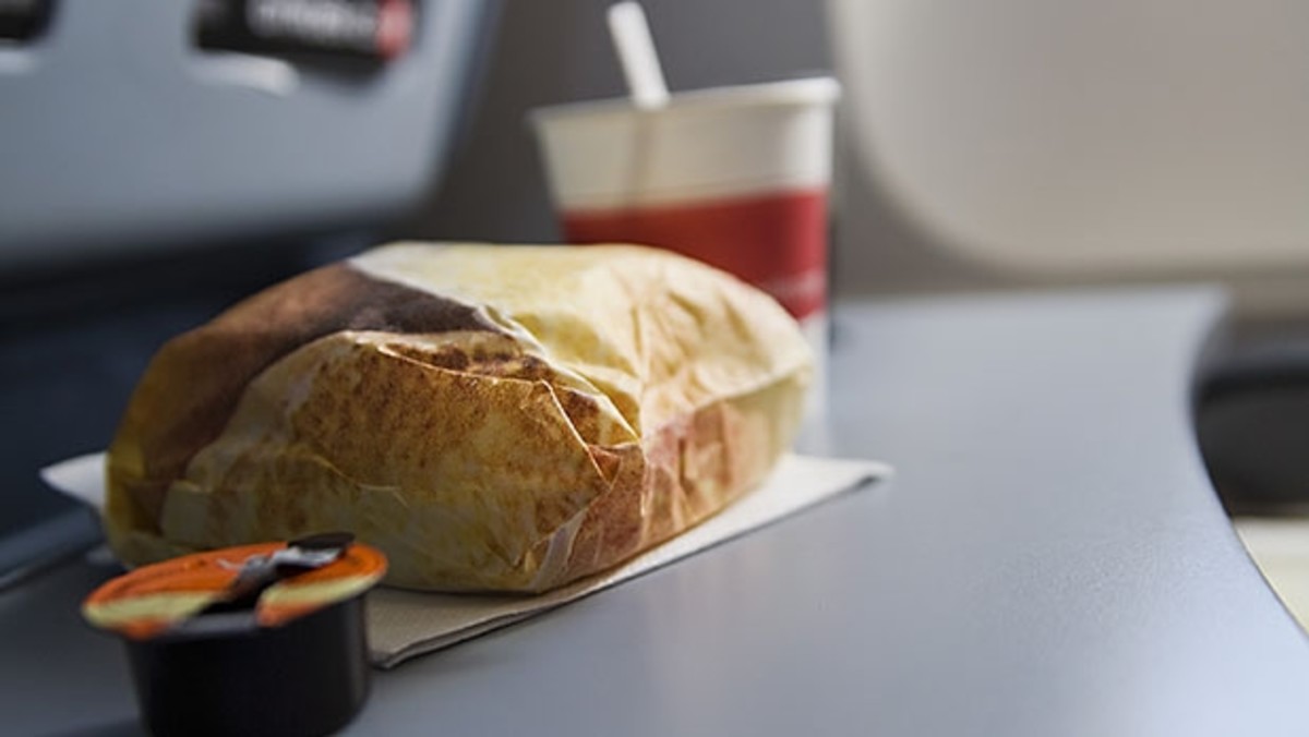 10 Foods You Should Pack for Your Long Plane Ride Men's Journal