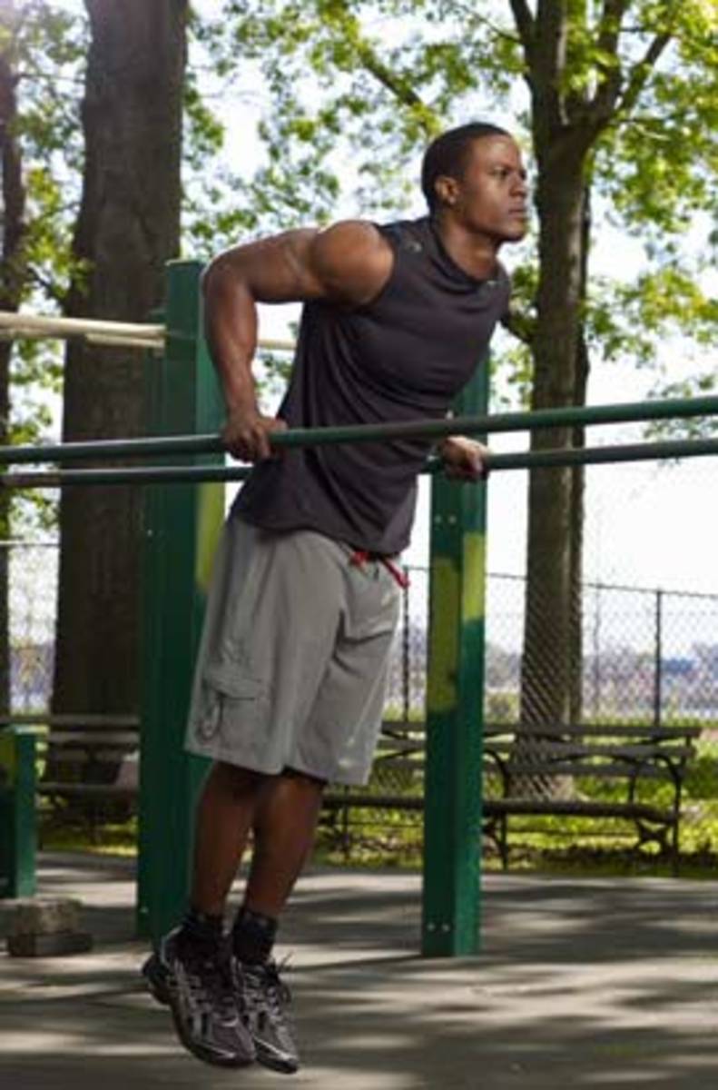The Ultimate Park Workout: How to Turn the Outdoors Into a Gym - Men's  Journal
