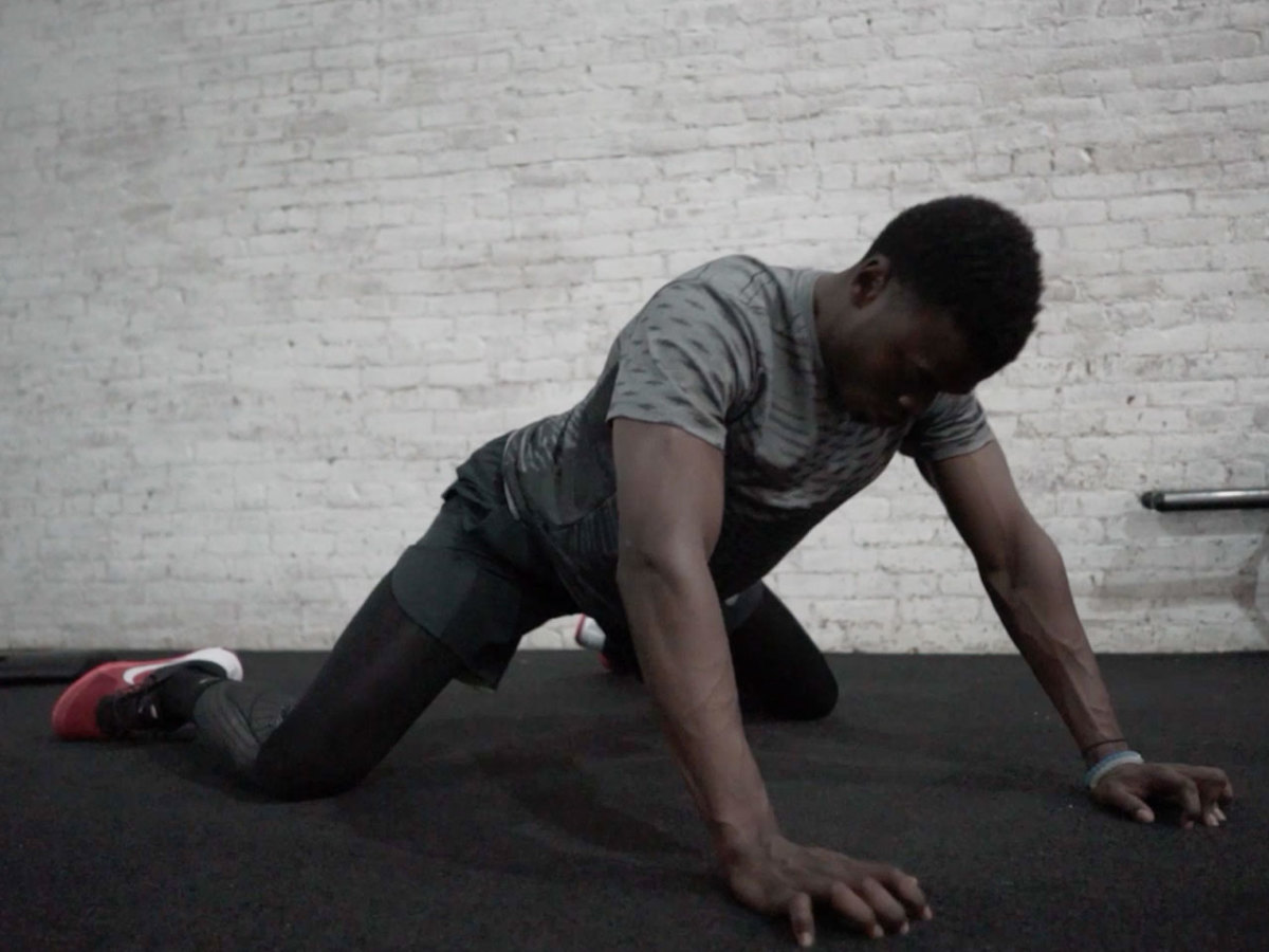 The 5 best stretches to open your hips before lifting - Men's Journal