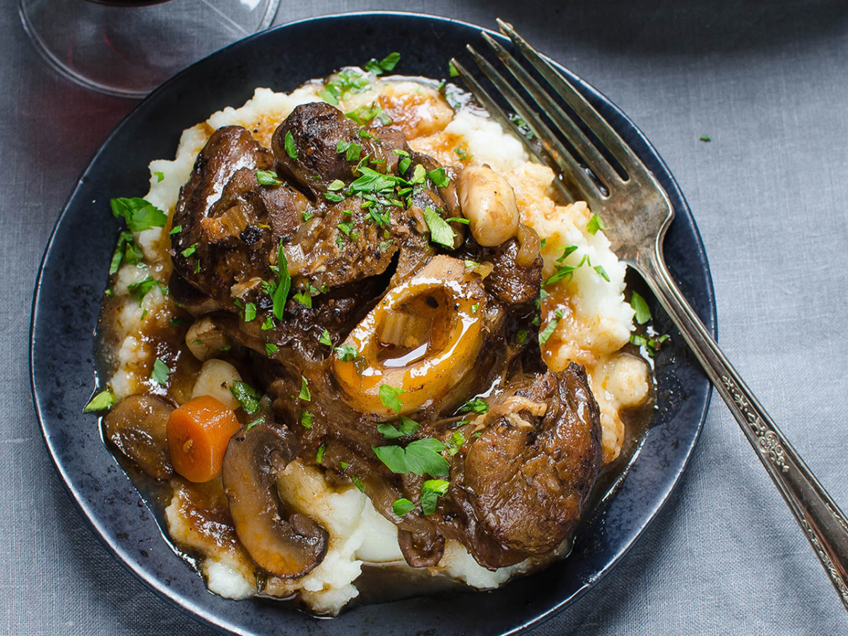 Recipe How to Make Garlic and Winebraised Veal Shank Men's Journal