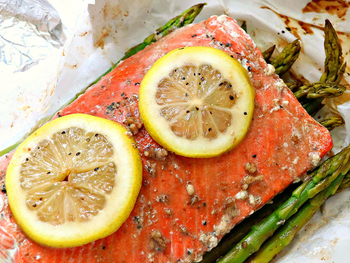 Salmon And Asparagus Foil Packets