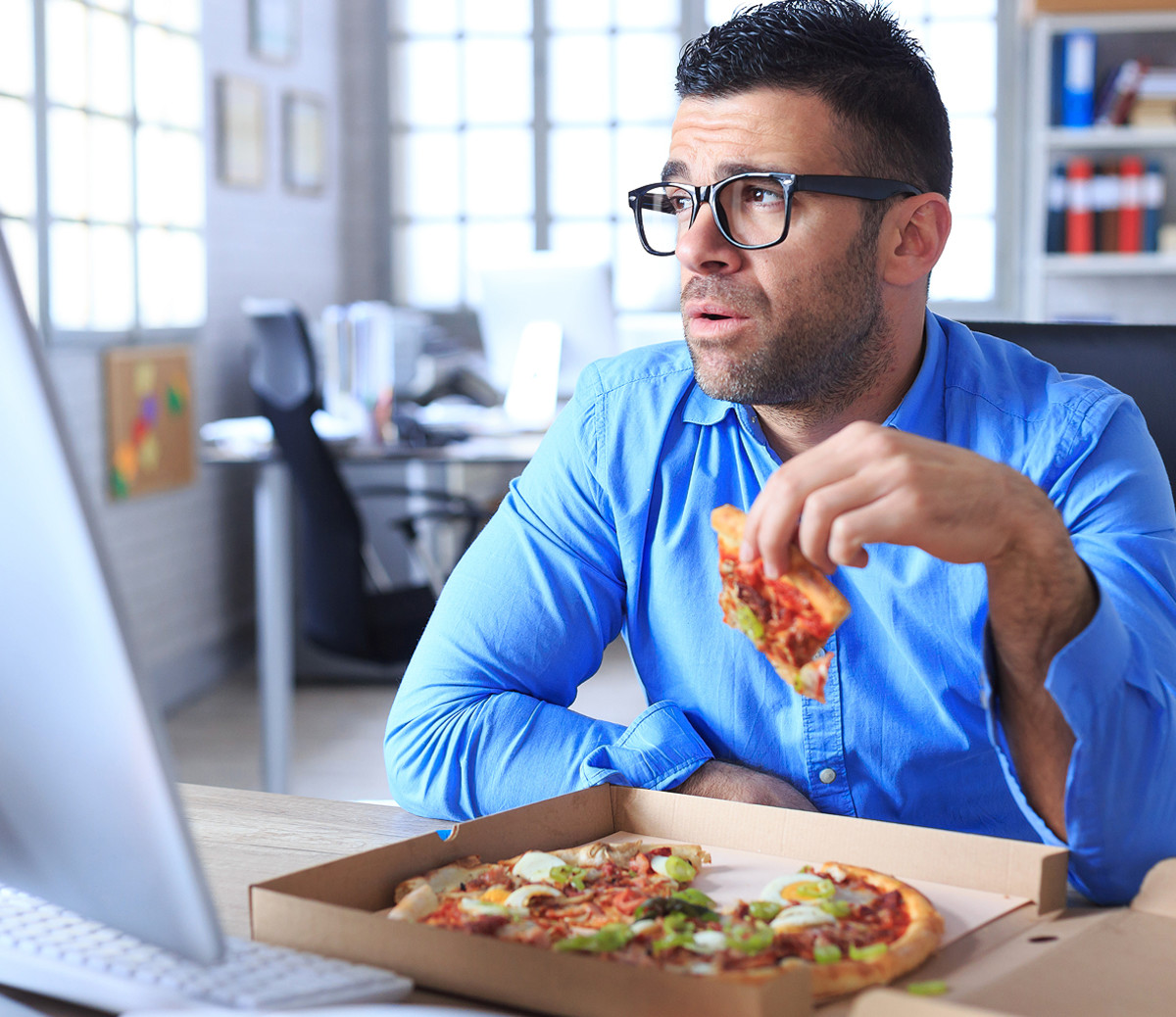 Why You Shouldn't Eat at Your Desk Men's Journal