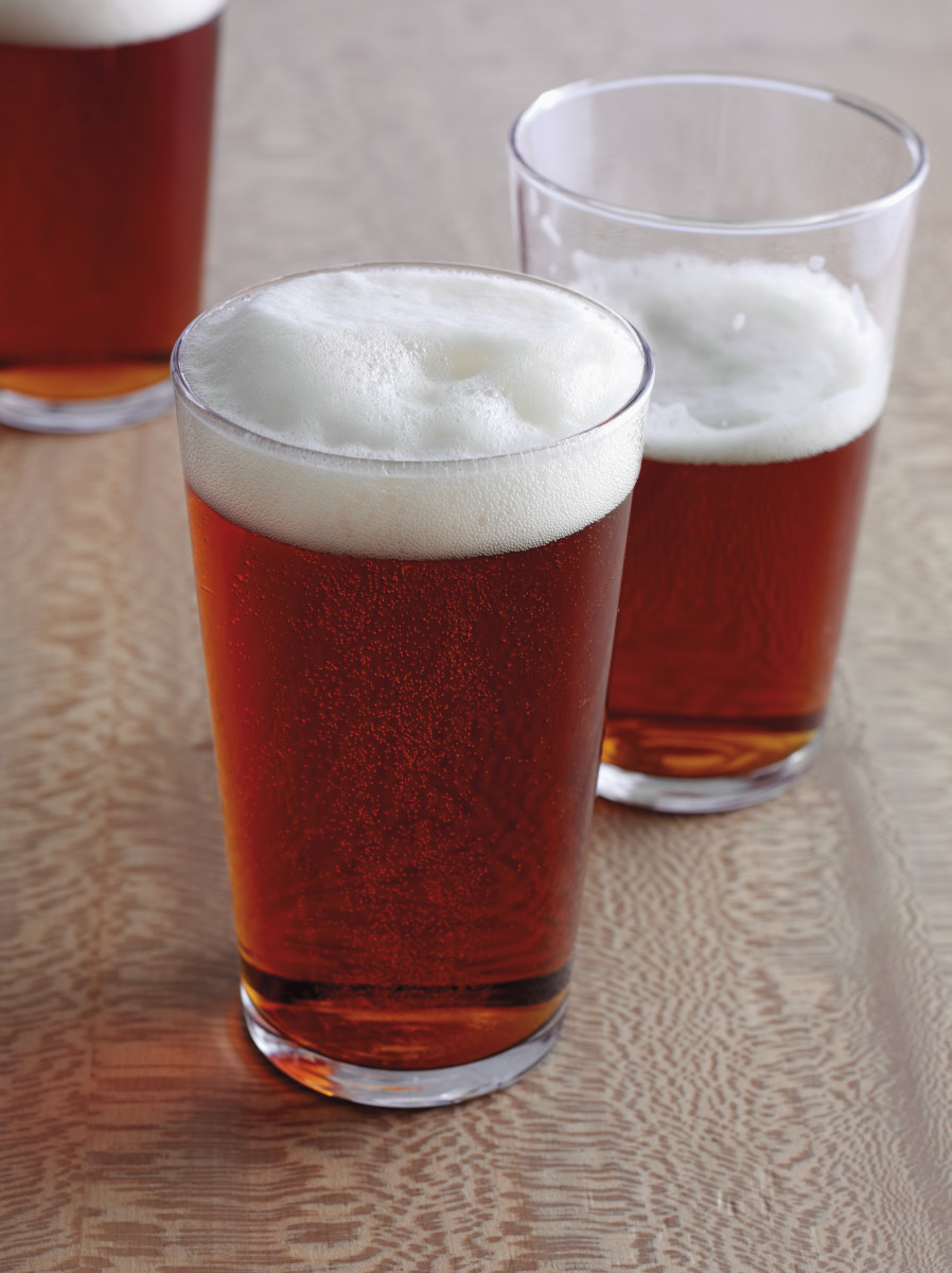 The Right Temperature to Drink Different Beers, from IPAs to Stouts