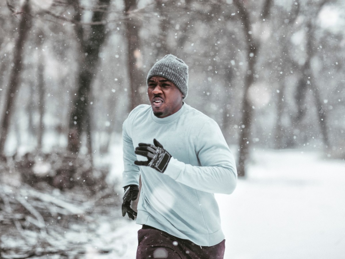 7 Tips for Winter Running to Go Strong Until Spring - Men's Journal