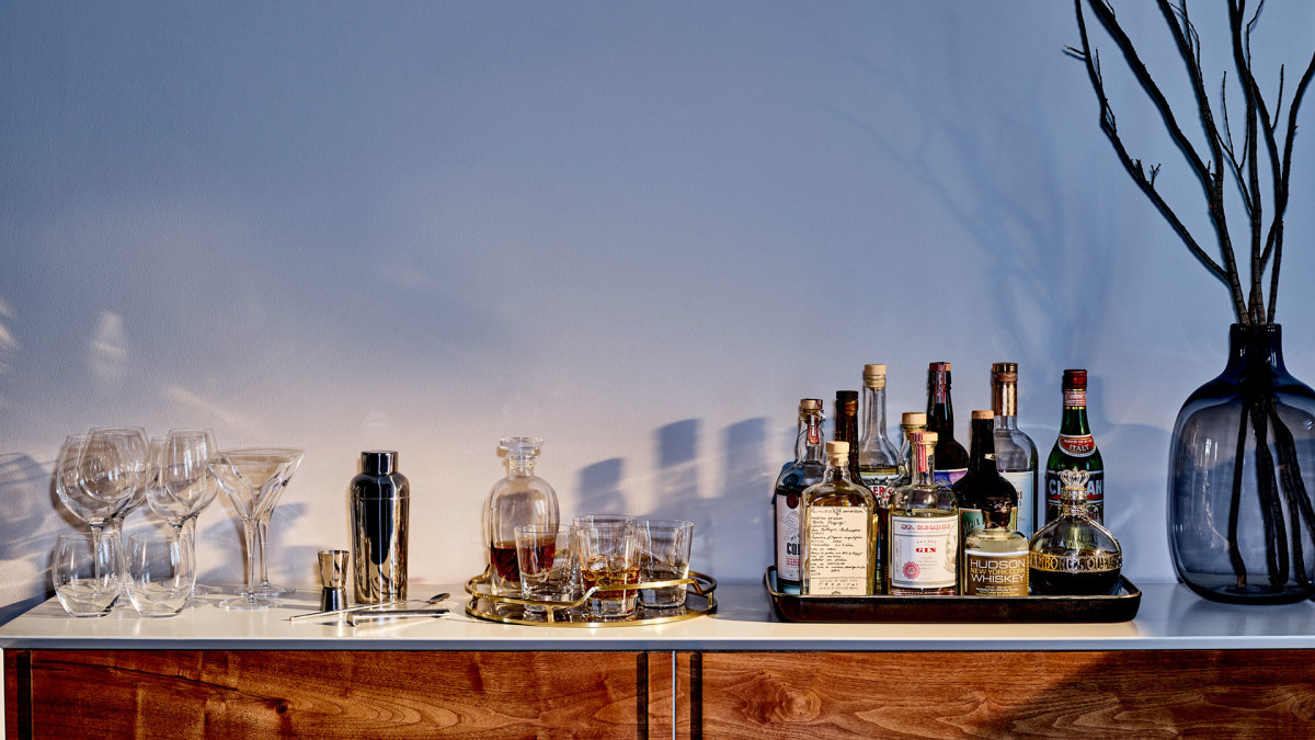 How to Build a Home Bar Without Going Broke