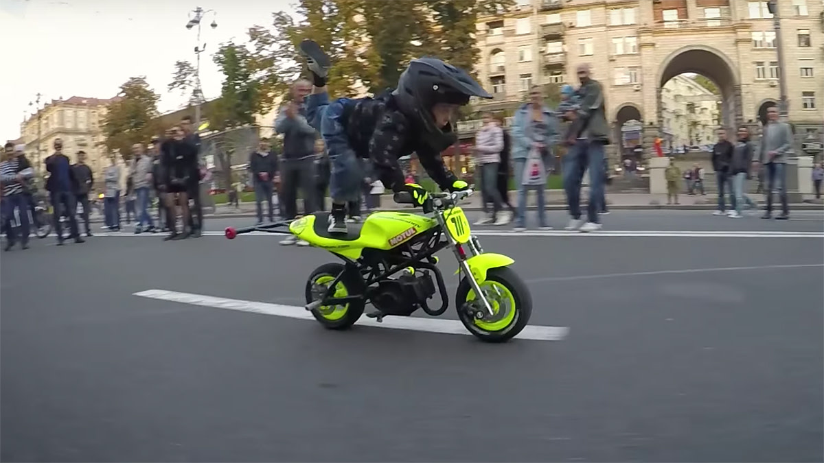 4 year old handles a motorcycle better than most adults Men s