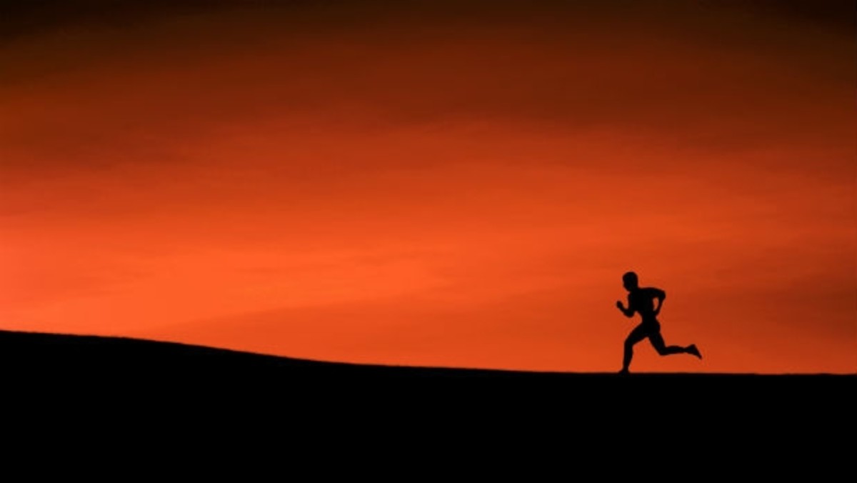 The Essentials 5 MustHave Items for LongDistance Runners Men's Journal