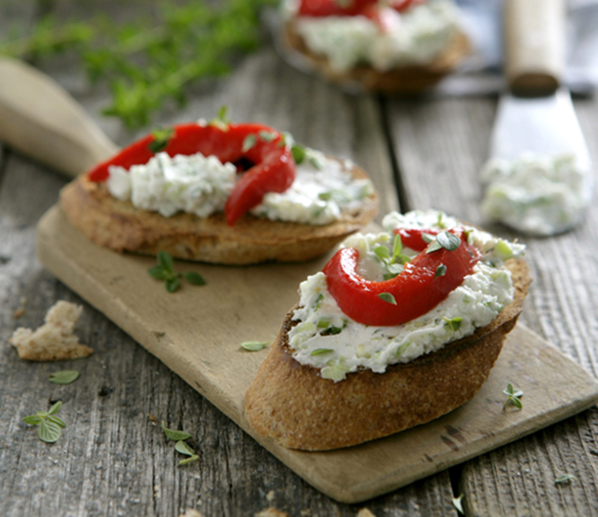 Recipe How to Make Herbed Goat Cheese and Red Pepper Crostini Men's