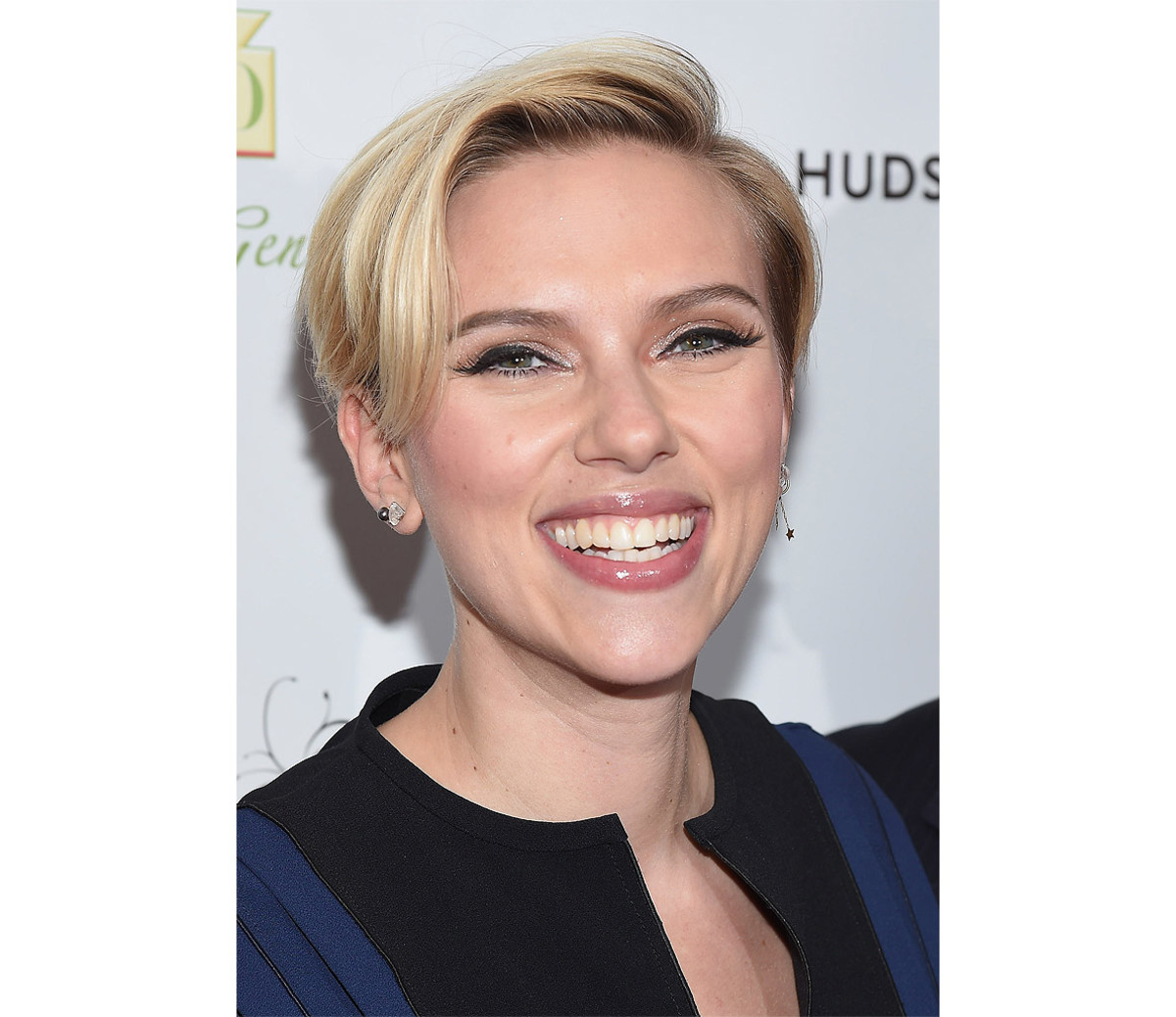 Scarlett_johansson_main_19