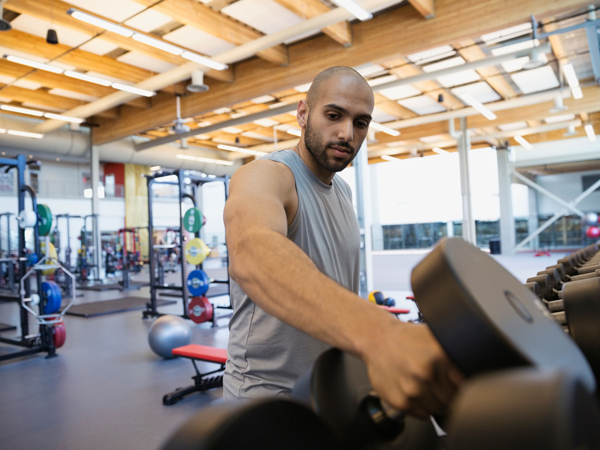 The 5 Most Important Gym Etiquette Rules to Be a Considerate Gymgoer