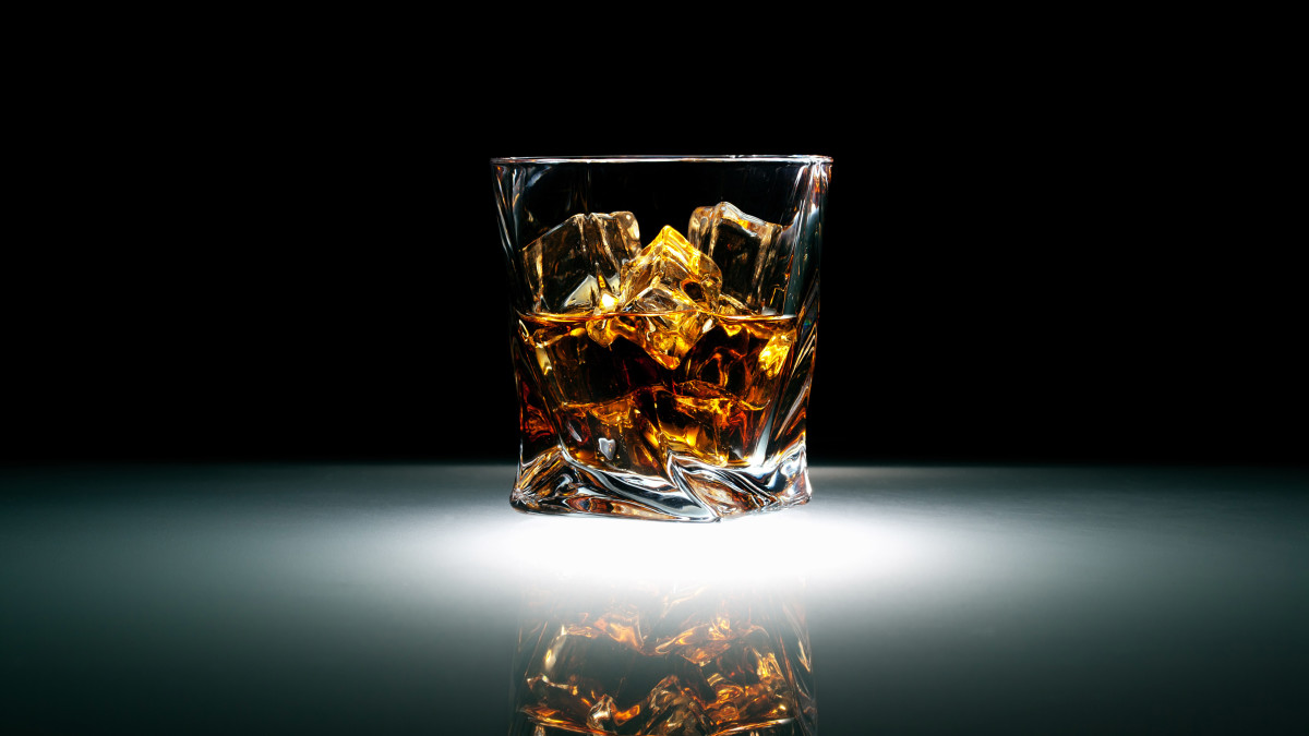 The Proper Spelling of "Whisky" (Or Is It "Whiskey"?) Men's Journal