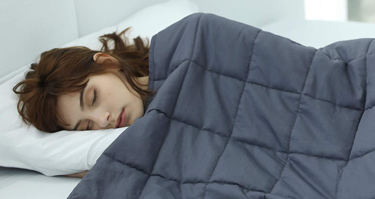 Cuddle Up Under This Luxurious Weighted Blanket This Valentine's Men