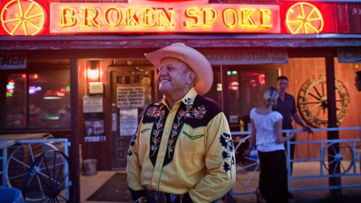 Austin's Broken Spoke Honkytonk Turns 50 Men's Journal