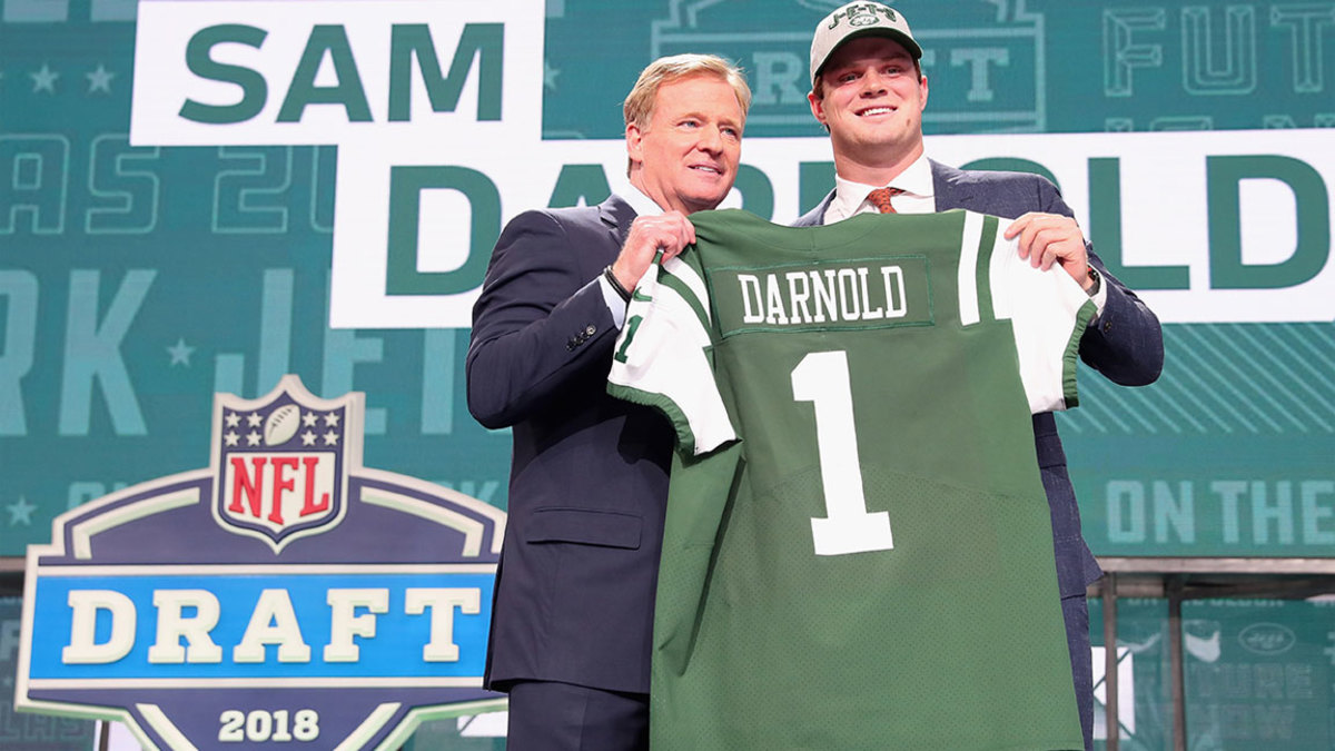 New York Jets QB Sam Darnold’s Favorite Beach Gear - Men’s Journal