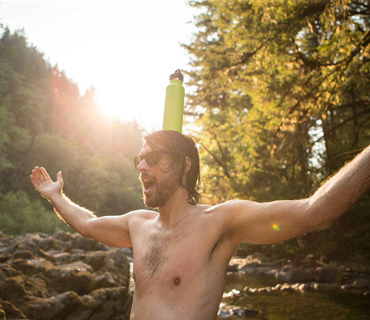 https://www.mensjournal.com/.image/t_share/MTk2MTM2MzM5MDQyMjE1NDI5/man-balancing-water-bottle-on-head.jpg