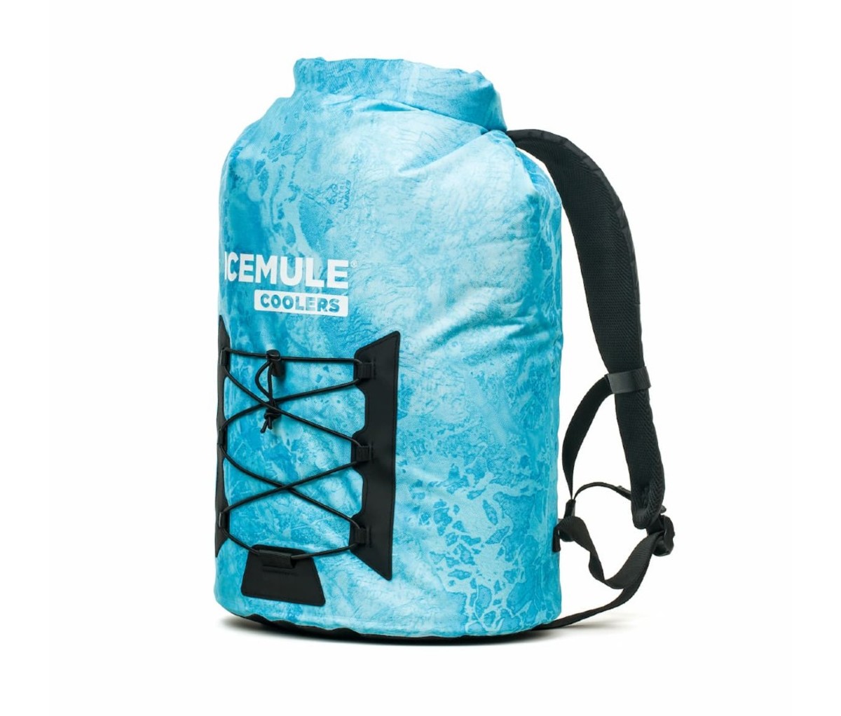Camino 20 Carryall…(2) beach towels, (2) 18 water bottles in the pockets,  sidekick on one side and an 18 water bottles sling on the other. :  r/YetiCoolers