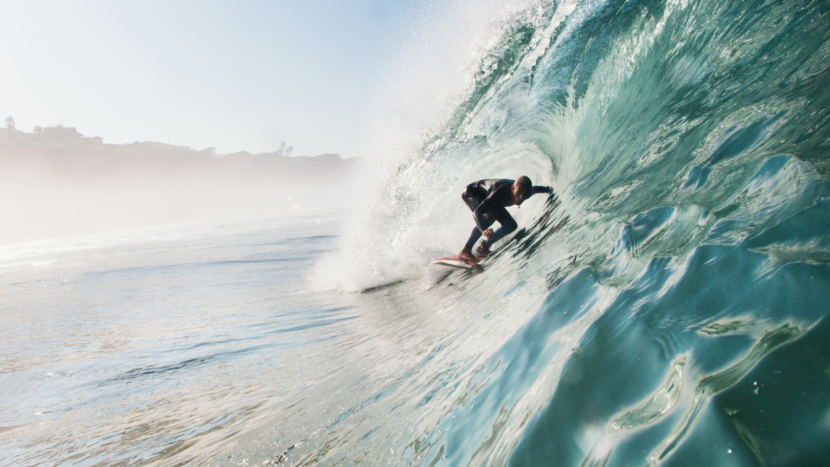 Dangerous Fun: The Social Lives of Big Wave Surfers, Corte