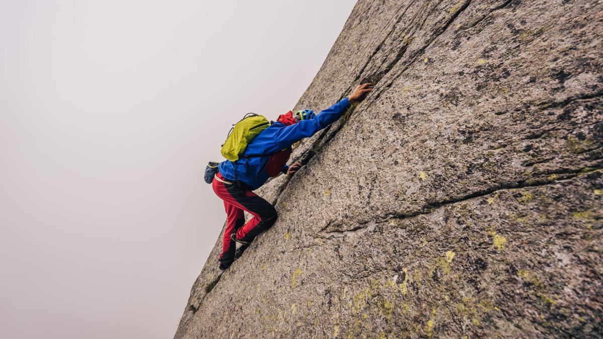 A Look Inside the Beautiful Tranquility of Free Soloing - Men's