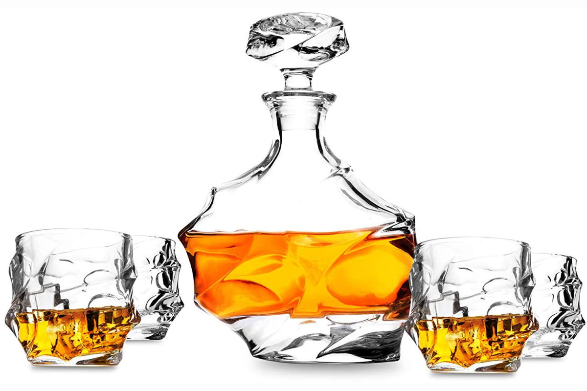 Best Whiskey Decanters to Buy When Entertaining Guests Men's Journal