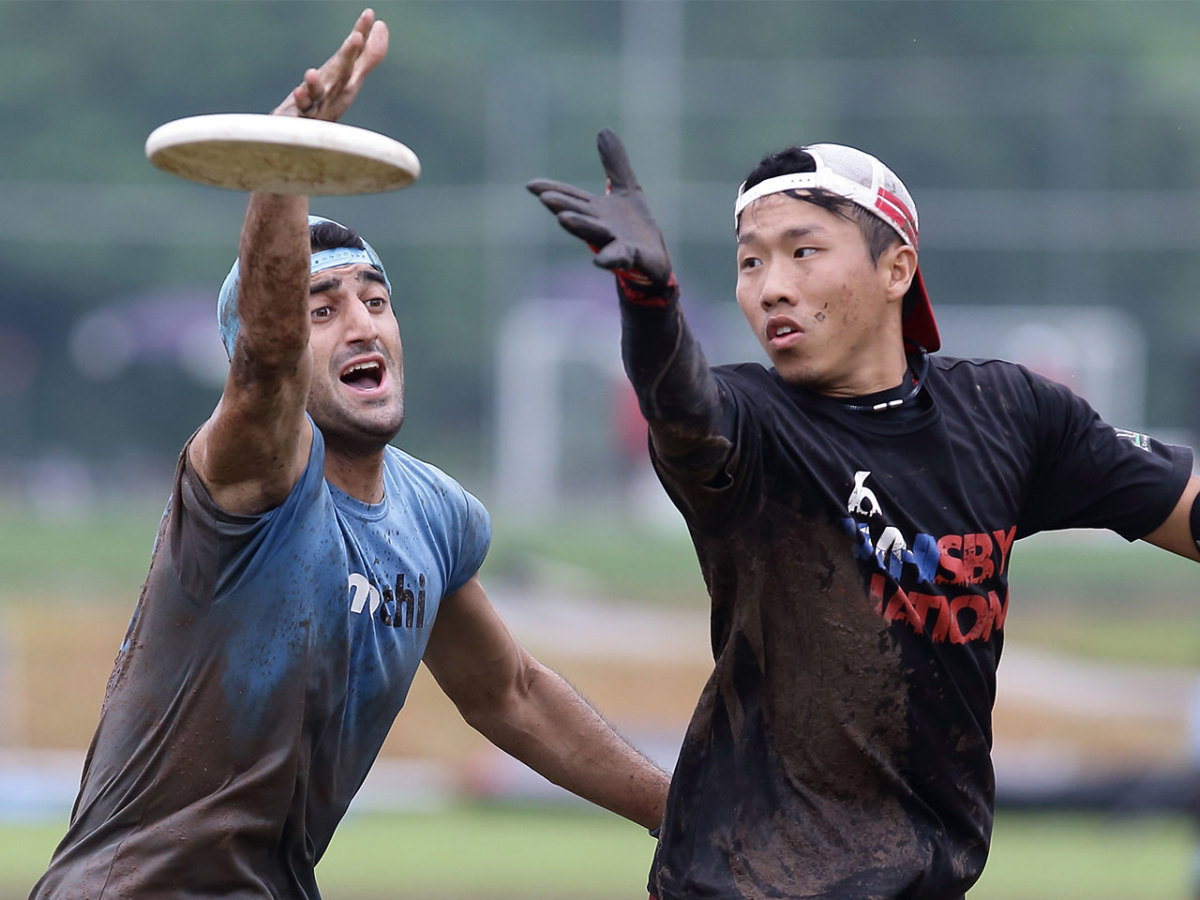 3 steps for the perfect frisbee throw Men's Journal