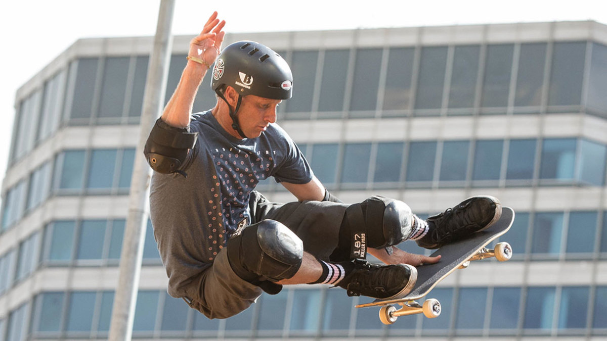 https://www.mensjournal.com/.image/t_share/MTk2MTM2NjM2MjAxMjQ4MjYx/tony-hawk-main-1.jpg