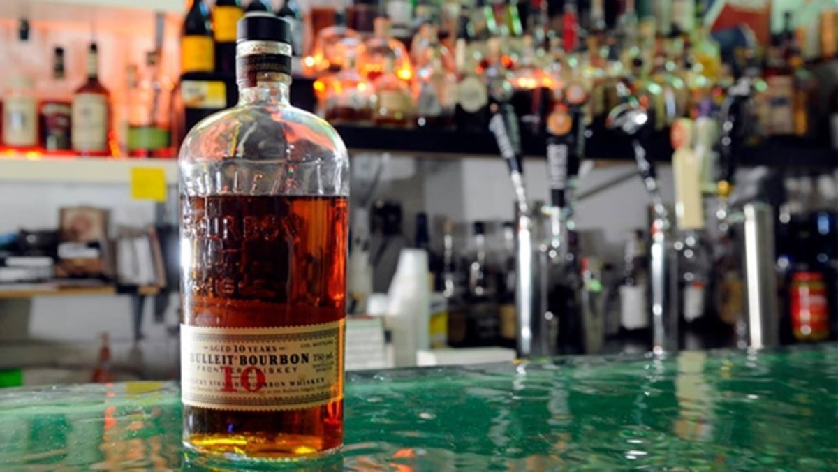 The 10 Best Bourbon Bars Men's Journal