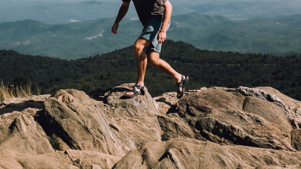 These look cool... Confession of a barefoot trail runner: Homemade Casual  Huaraches | Diy sandals, Leather shoes diy, Diy shoes