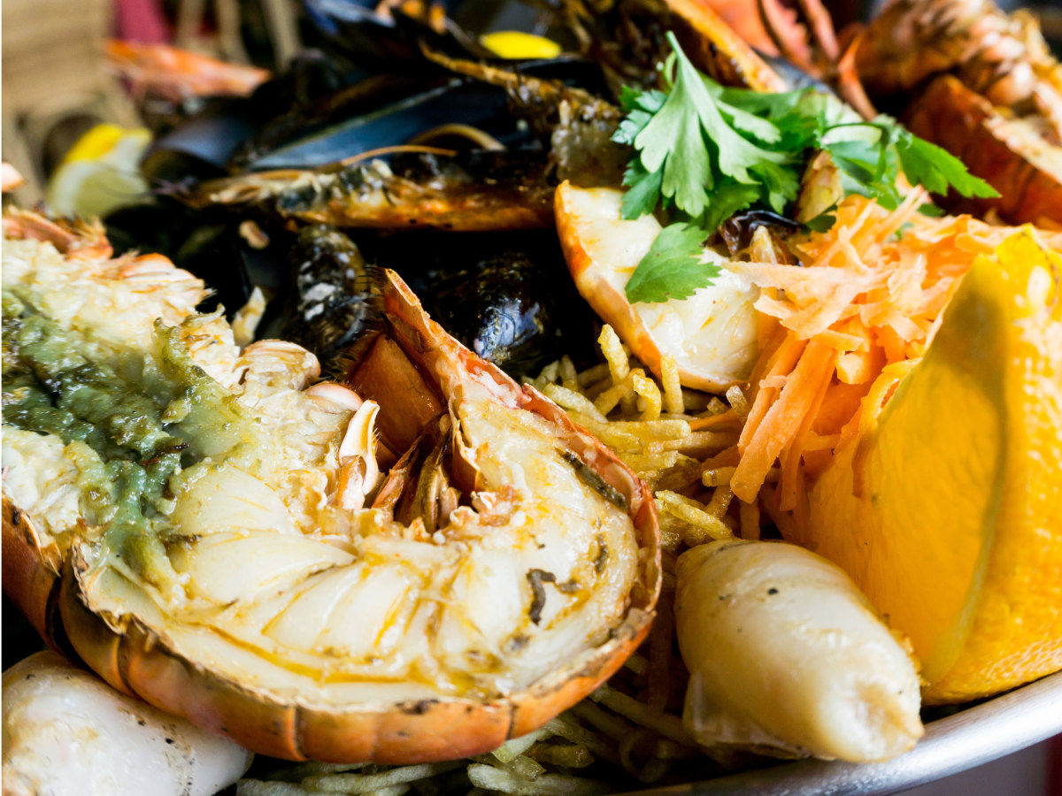 Is it Safe to Eat the Green Tomalley in Lobster? Men's Journal