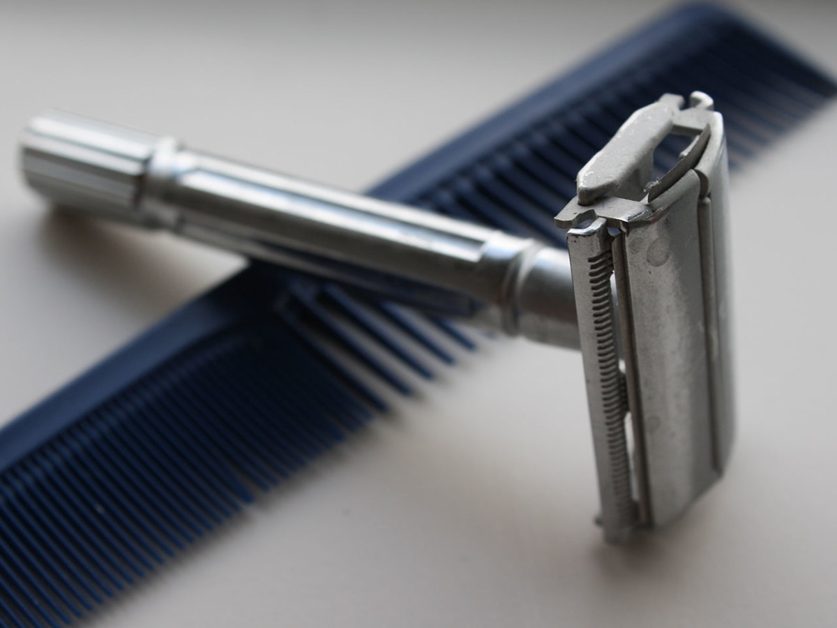 How to Shave With a Safety Razor (and Why to Try One) Men