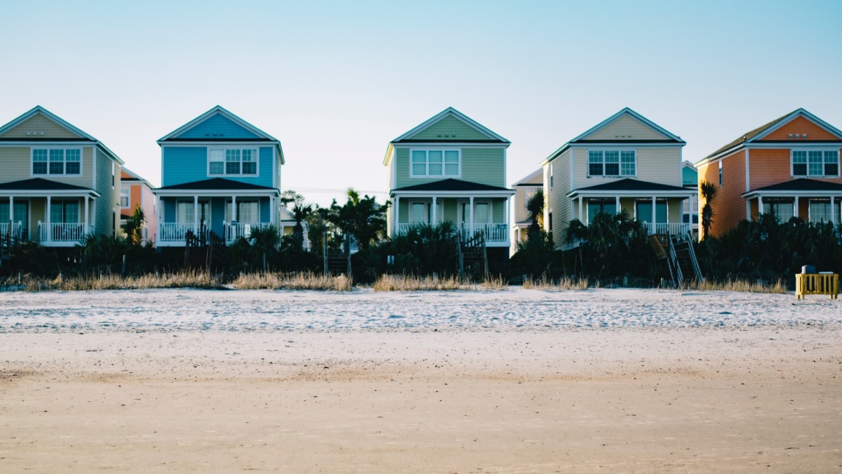 Most Affordable and Expensive Airbnb Beach House Rentals in America