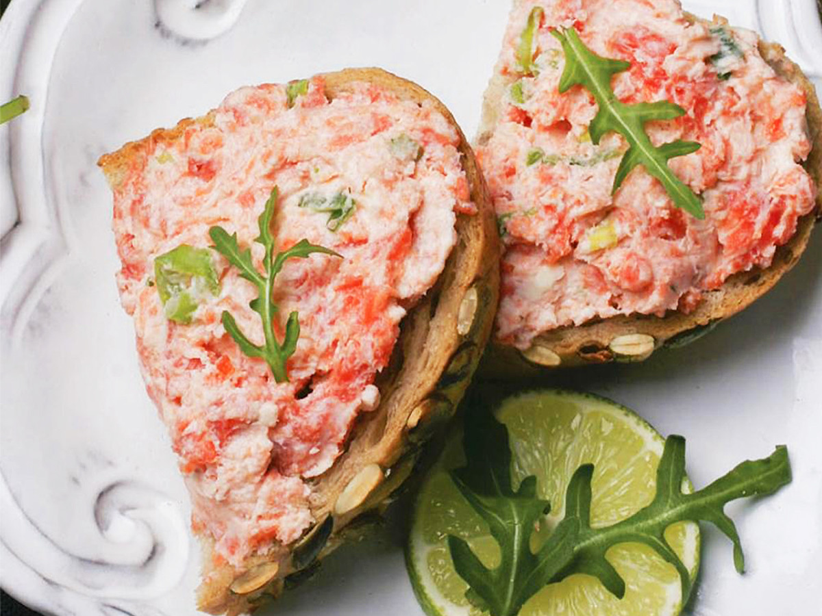 Smoked salmon sandwich spread