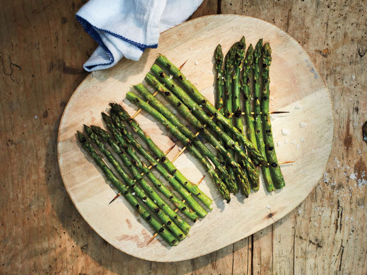 https://www.mensjournal.com/.image/t_share/MTk2MTM2Nzg0NjQzNDk5NTI1/main2-asparagus.jpg