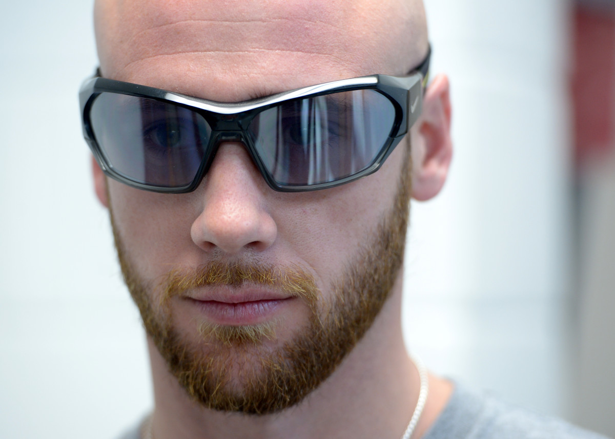 Are ‘Strobe Glasses’ the Future of Injury Recovery? Men's Journal