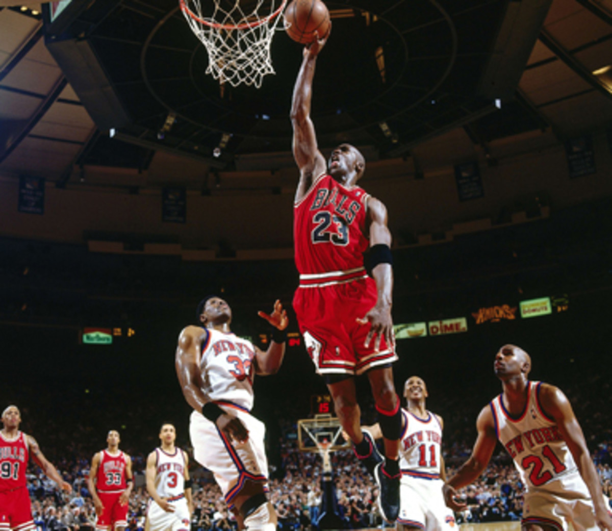 michael jordan playing basketball
