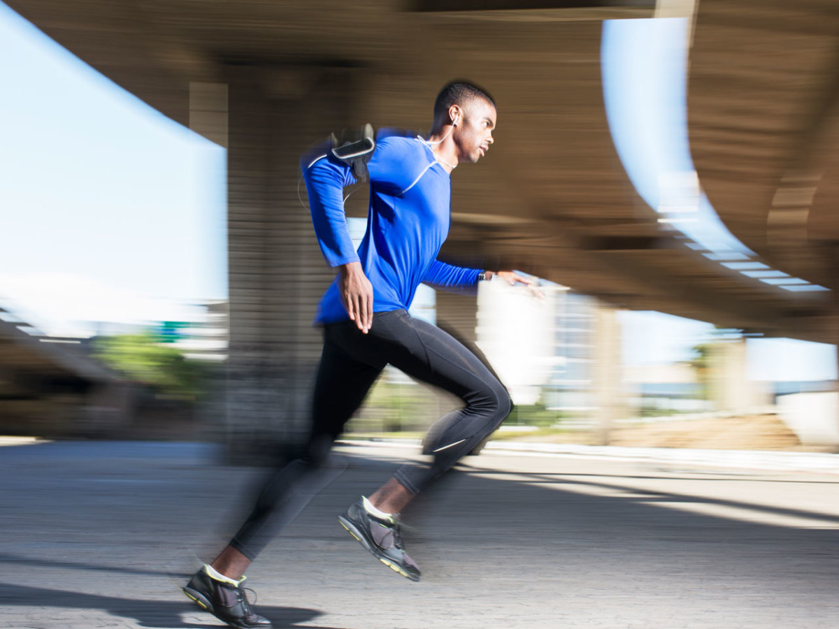 https://www.mensjournal.com/.image/t_share/MTk2MTM2ODQ1NTgxMTAwNTQ5/man-running-at-full-speed.jpg