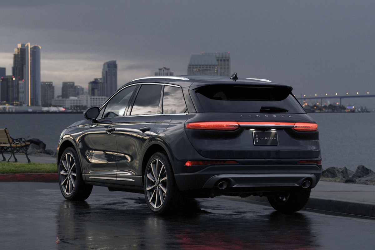 2020 Lincoln Corsair: A Luxury SUV Fit for Family Road Trips - Men's ...