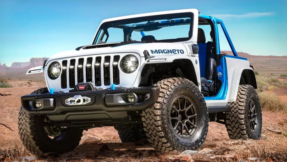 Jeep's Wrangler Magneto Concept EV Comes With a Manual Transmission - Men's  Journal