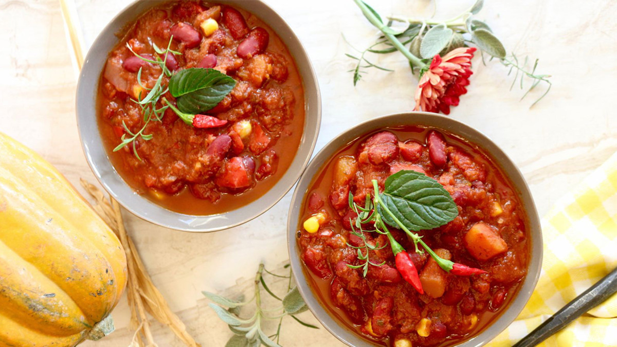 Recipe How to Make Three Sisters Vegetarian Chili Men's Journal